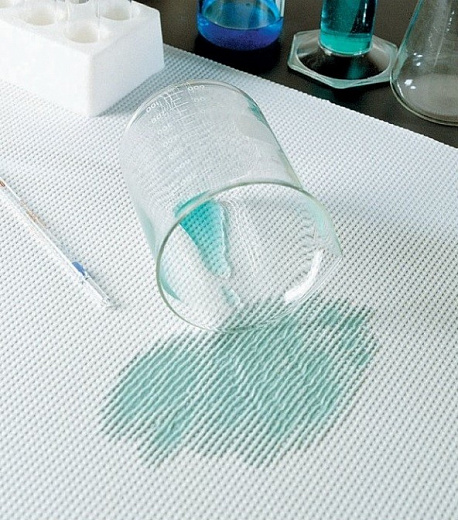 Защита рабочей поверхности, в диспенсере, 0,51×30 м, 750 мл/м², 300 листов/рулон, 4 рулона/упак Thermo FS в работе