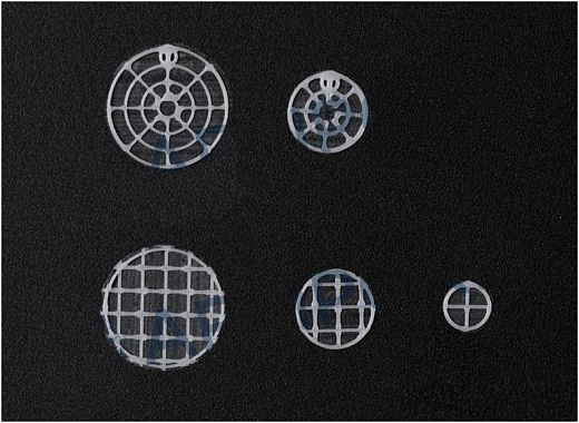 Диски для 3D культивирования полученные методом электроформования, невыровненные нановолокна,  материал нанесен радиально, толщина подложки 18 мкм, 24 луночный планшет