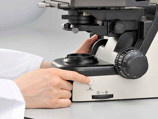 Микроскоп Eclipse Ci-E, прямой, СП, ТП, ФК, эпифлуоресценция, простая поляризация, 4×, 10×, 20×, 40×, 60×, 100× Oil, в работе