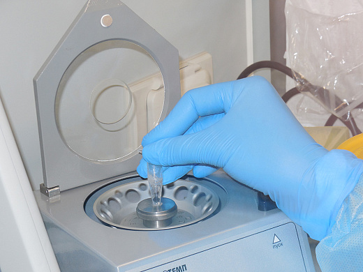 Перемешивание образцов на Центрифуге-вортексе Циклотемп-901