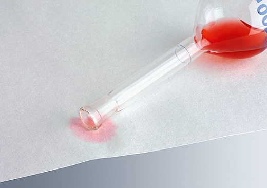 Защита рабочей поверхности, в листах, 460×570 мм, 140 г/м², 50 шт/уп, LabSorb, Ahlstrom (Munktell) в работе