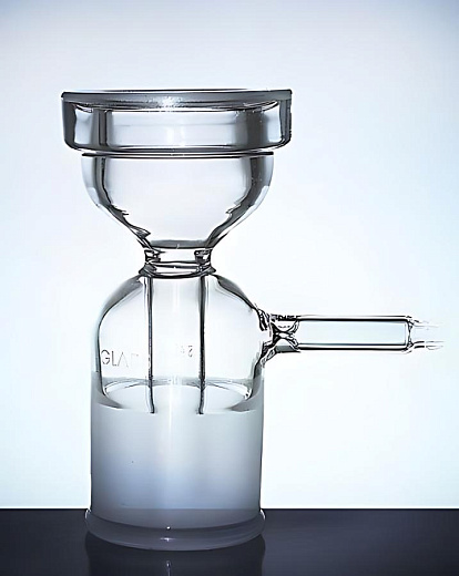 Основание для фильтродержателя, диаметр 90 мм, боросиликатное стекло, с соединением для вакуума, с подложкой из фриттованного стекла