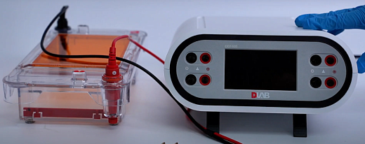 Источник питания 0-600 В, 0-600 мА, 0-360 Вт, 4 выхода, DEP-600, в работе